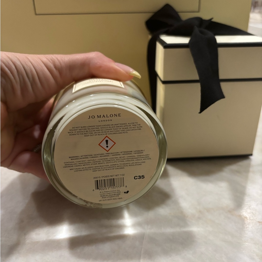 Jo Malone Orange Bitters Candle with Gold Lid. comes with box and ribbon. no bag - Picture 3 of 4